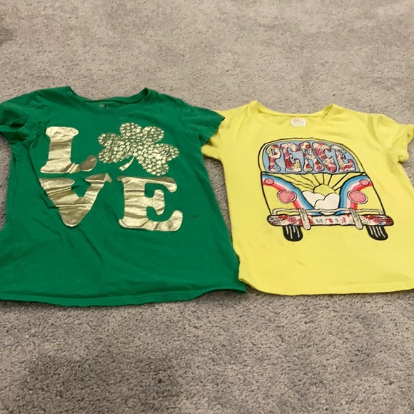 2 shirt bundle size 7/8 Green - Size 7 Yellow